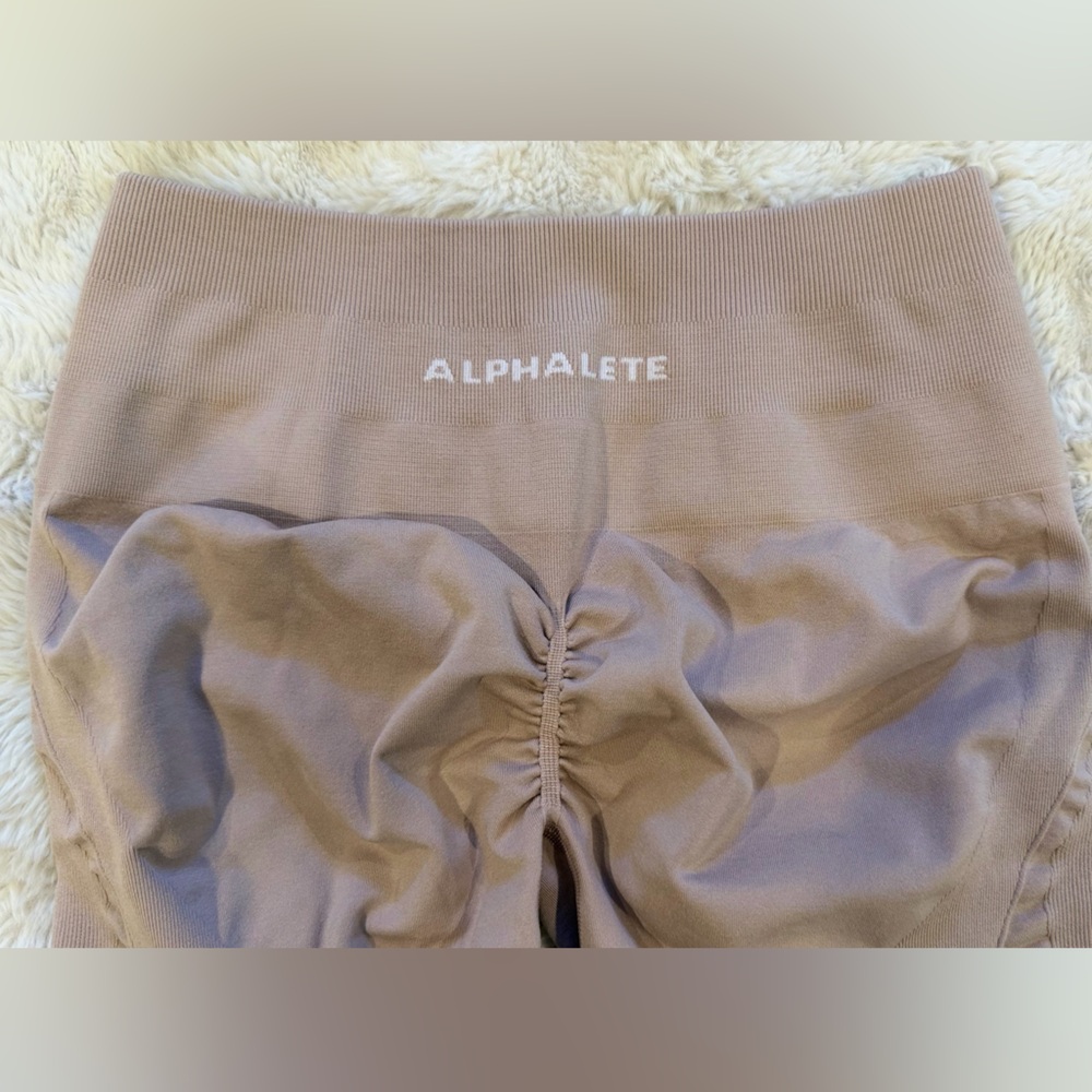 Alphalete Contour. Brand new never worn. Size M